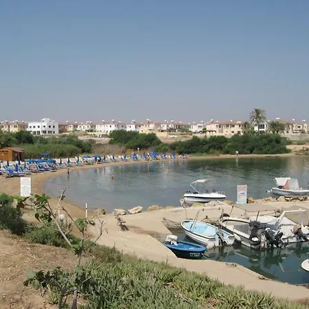 31 Menelaos Villas باراليمني